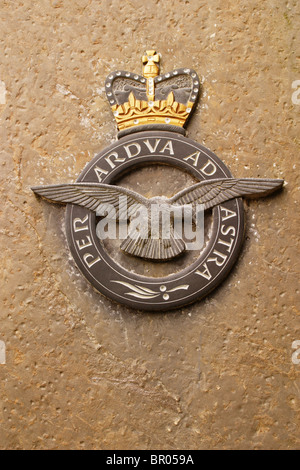 Emblema di RAF incisi nella pietra Foto Stock