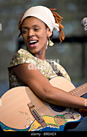 La cantante jazz Carmen Souza performanti a Tunbridge Wells Mela Foto Stock