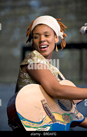 La cantante jazz Carmen Souza performanti a Tunbridge Wells Mela Foto Stock