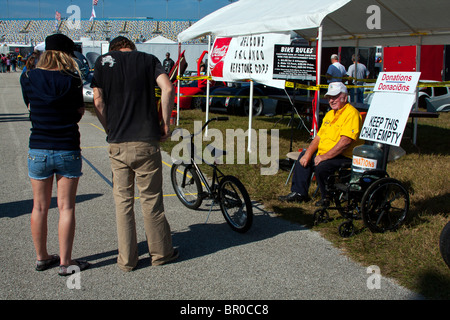 Daytona Beach International Speedway hosting annuale di Ringraziamento weekend Turchia asta Eseguire. Foto Stock