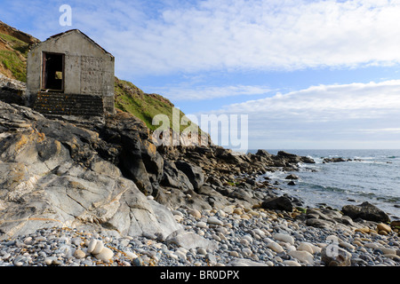 Una pesca in disuso capanna in Cornovaglia Foto Stock