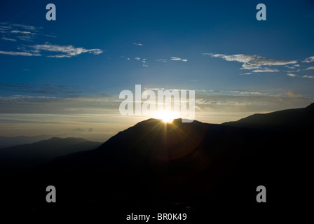 Lake District sunrise vicino Scafell Pike, Cumbria Foto Stock