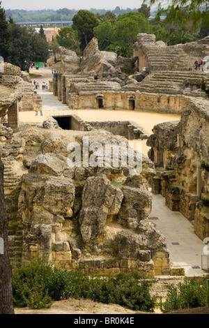 L'esterno dell'anfiteatro presso le rovine di una città romana di Italica / Itálica vicino a Siviglia, Spagna. Foto Stock