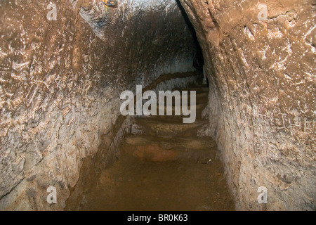 Tinta, Vietnam. Il Vinh Moc tunnel nella zona demilitarizzata (DMZ). Queste le gallerie. Foto Stock