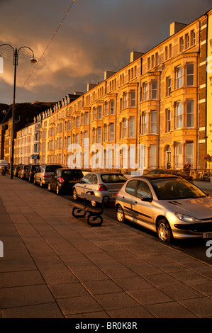 Serata estiva, Lungomare saloni dello studente di residenza, Aberystwyth University, Wales UK Foto Stock