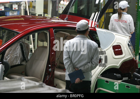 La Toyota Tsutsumi auto della linea di produzione in fabbrica, vicino a Nagoya, Giappone, 03/02/2004. Foto Stock