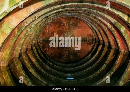 Portogallo Alentejo: cisterna medioevale nel castello di Marvao Foto Stock