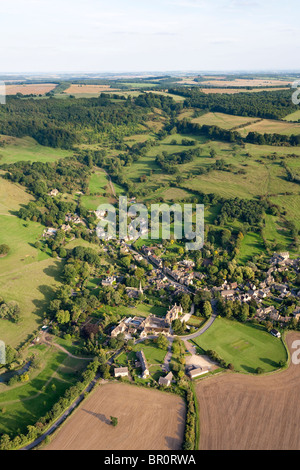 Una veduta aerea del villaggio Costwold di Stanton, Gloucestershire da nord ovest Foto Stock