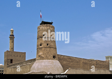 Al Fahidi Fort ora ospita il Museo di Dubai ed è il L'edificio più antico degli Emirati Arabi Uniti di Dubai Foto Stock