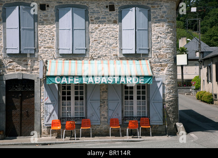 Il Cafe de 'La Bastarde' nel villaggio francese Foto Stock