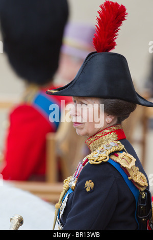 The Princess Royal a cavallo. "Trooping il colore' 2010 Foto Stock