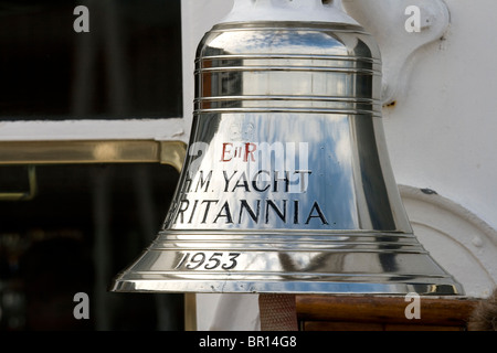 La nave di campana sulla HM Yacht Britannia ormeggiato a Leith, Edimburgo, Scozia. Foto Stock