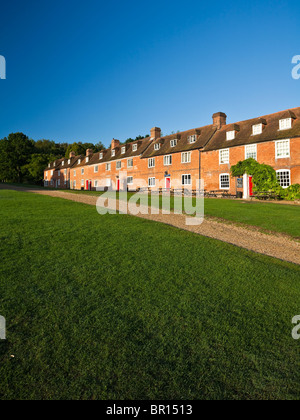 Scudi grandi Hard storico edificio nave village Hampshire REGNO UNITO Foto Stock