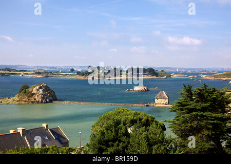 Birlot Tidal Mill sull'Ile de Brehat isola al largo delle coste della Bretagna in Francia Foto Stock