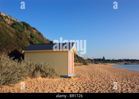 Legname di colorate case sulla spiaggia della penisola di Mornington VICTORIA AUSTRALIA BDA Foto Stock