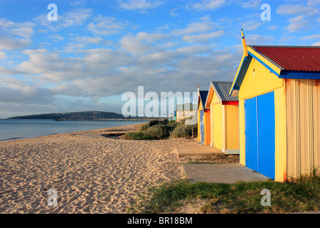 Legname di colorate case sulla spiaggia della penisola di Mornington VICTORIA AUSTRALIA BDA Foto Stock