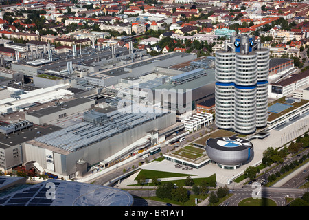 La sede centrale della BMW, museo e stabilimento principale, Monaco di Baviera Foto Stock