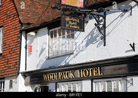 'Woolpack Hotel' 15 ° secolo Coaching Inn, Tenterden High Street, Kent, Inghilterra, Regno Unito Foto Stock