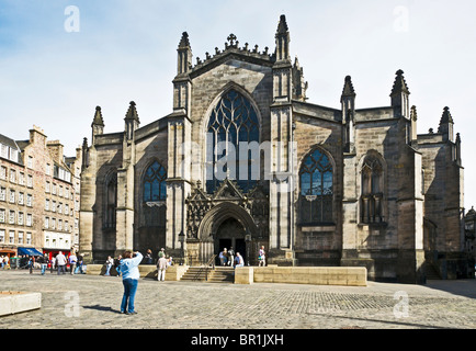 La Cattedrale di St Giles in High Street Royal Mile di Edimburgo in Scozia con entrata principale come visto da ovest Foto Stock