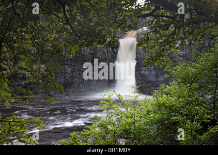 Il Fiume Tees che scorre sulla forza di alta cascata Teesdale superiore County Durham Regno Unito Foto Stock