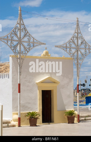 Gallipoli, piccola chiesa nel canneto promenade Foto Stock