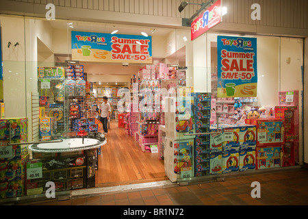 Toys R Us Express store in South Street Seaport in New York Foto Stock