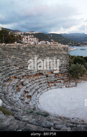 Kas anfiteatro al crepuscolo, Kas, Turchia Foto Stock