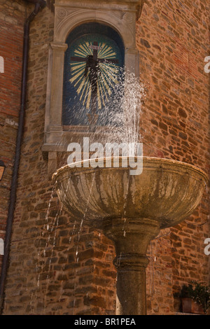 Fontana nel borgo umbro di Panicale vicino a Perugia Italia Italy Foto Stock