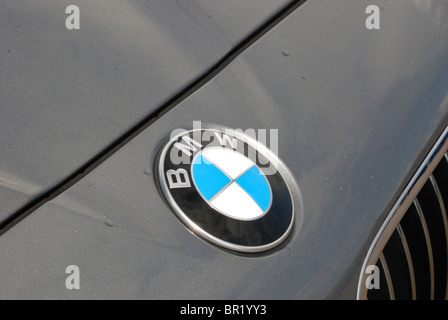 BMW 535i - il mio 2010 - colore grigio metallico - Premio tedesco di classe superiore sedan, segmento E (executive) - BMW del badge, emblema, il logo Foto Stock