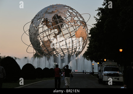 Globe e torri dalla fiera mondiale del 1964 Corona Park, Flushing Meadows Queens. Anche la Giornata della Terra concetto. Foto Stock