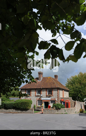 Firle negozi e ufficio postale nel villaggio di Firle nelle vicinanze del Lewes East Sussex Regno Unito Foto Stock