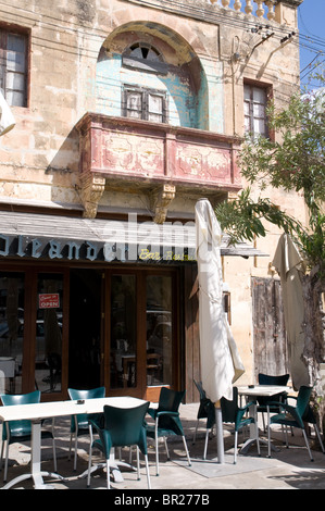 Xaghra Gozo Malta Cafe nella piazza del villaggio Foto Stock