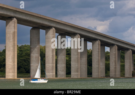 Orwell ponte che attraversa il fiume Orwell vicino a Ipswich, Suffolk, Inghilterra, Regno Unito Foto Stock