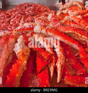 Grancevole sulla vendita a Bergen, pesce di mare mercato alimentare, Norvegia Foto Stock