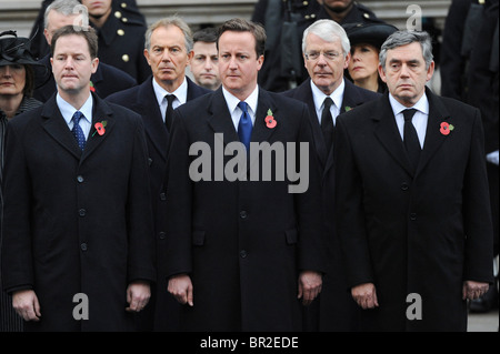 Nick Clegg MP, Tony Blair, David Cameron MP, John Major e PM Gordon Brown frequentare il ricordo della domenica. Foto Stock