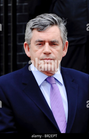 Gordon Brown dà una dichiarazione per quanto riguarda il Parlamento appeso situazione al 10 di Downing Street, Londra, 7 maggio 2010. Foto Stock