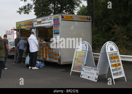 Il numero di cellulare del fornitore della piastra   Vendita e rendendo auto Targhe di immatricolazione, Derbyshire, Regno Unito Foto Stock