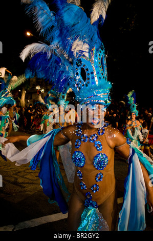 Un carnevale in costume i partecipanti nell'annuale festival nazionale dell'Uruguay , Foto Stock