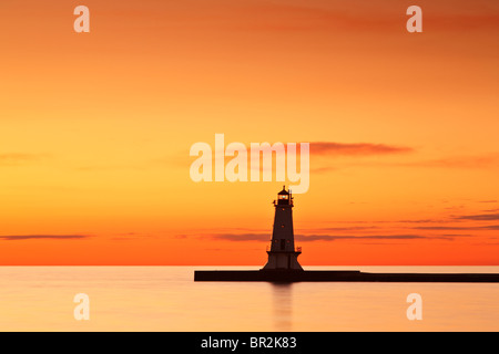 Il Frangiflutti nord faro Stearns Park in Ludington, Michigan Foto Stock