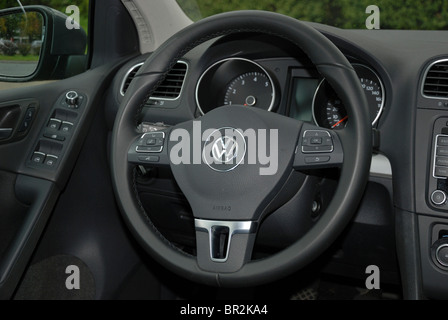 Macchina volante con airbag e sistema audio e computer di bordo dei pulsanti di regolazione Foto Stock