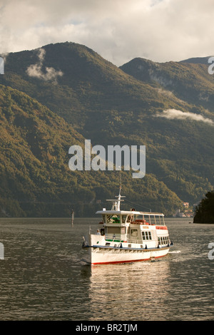 Mattina traghetto sul lago di Como Italia Foto Stock