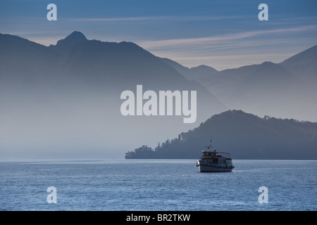 Mattina traghetto sul lago di Como Italia Foto Stock