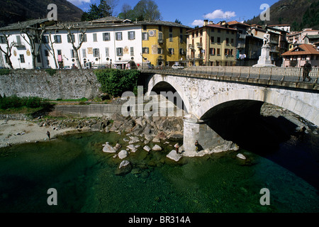 Italia, Piemonte, Valsesia, Varallo, fiume Sesia Foto Stock