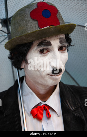 Animatore di strada a Venezia, Italia, vestito come Charlie Chaplin Foto Stock