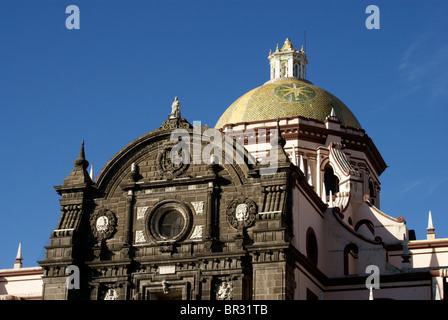 Talavera piastrellate cupola della cattedrale dell Immacolata Concezione di Maria nella città di Puebla, Messico Foto Stock