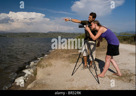 Gli ornitologi contare gli uccelli, Grecia, Peloponnes, lagune von Gialova Foto Stock