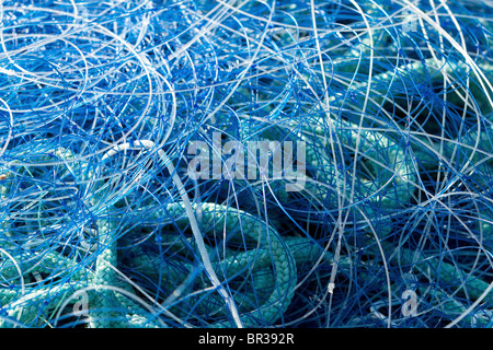 Nylon blu rete da pesca closeup, Brittany, Francia Foto Stock