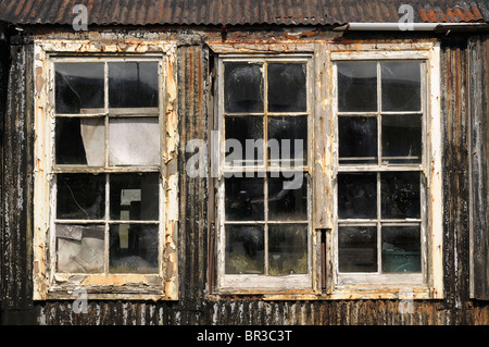 Vecchia finestra spiovente Foto Stock