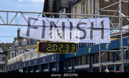 La linea di finitura del Swanage mezza maratona Foto Stock