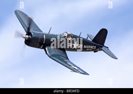 Chance-Vought F4U Corsair in volo durante il 2010 Pylon Racing School a posto il campo vicino a Reno, Nevada. Foto Stock